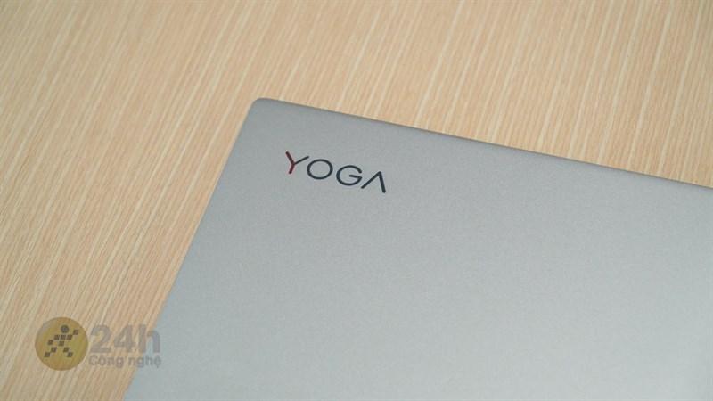 Cạnh trái của Lenovo Yoga Slim 7 Pro là nơi đặt 2 cổng USB-C hỗ trợ Thunderbolt 4.