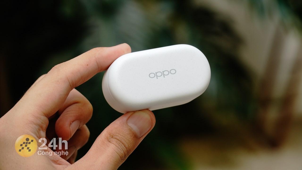 Hộp sạc OPPO Enco Buds 2 Pro được thiết kế đẹp mắt và nhỏ gọn.