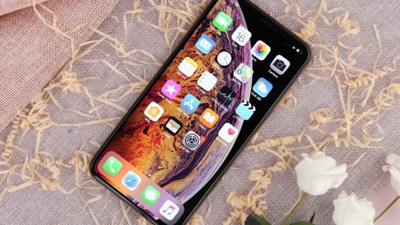 M&agrave;n h&igrave;nh OLED Super Retina cho ph&eacute;p trải nghiệm đa phương tiện 