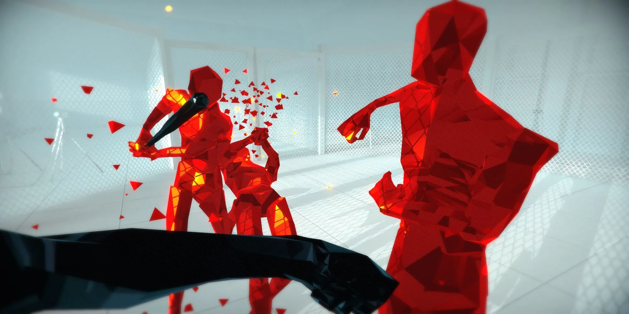 Ảnh gameplay của game Superhot với phong cách đồ họa tối giản, hiển thị nhân vật đang bắn kẻ thù.