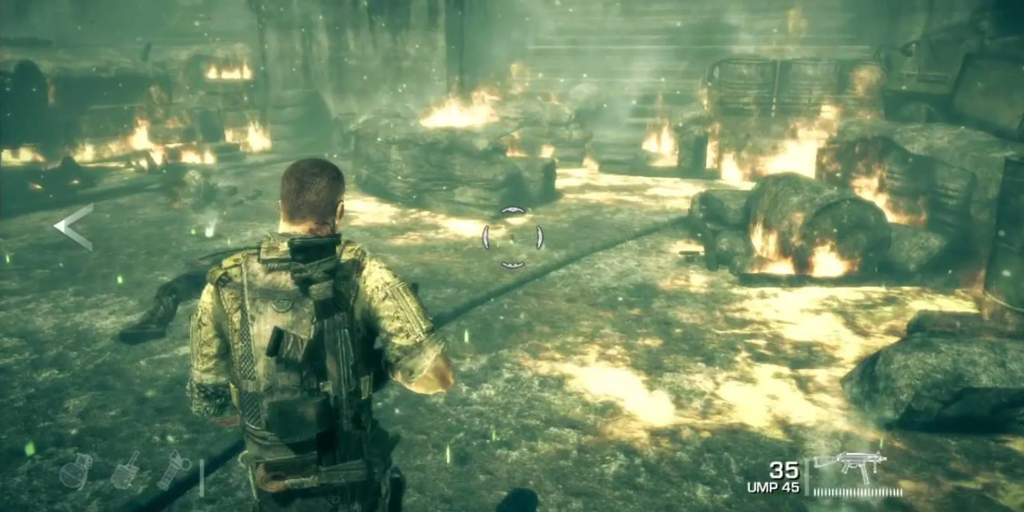 Ba người lính đang đi qua một khu vực bị tàn phá bởi bão cát trong game Spec Ops: The Line, gợi lên sự tàn khốc của chiến tranh