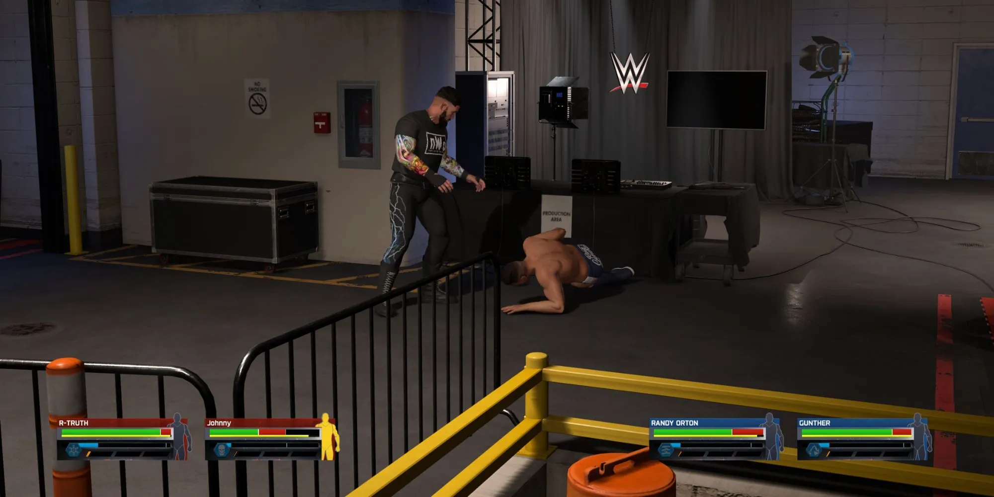 Cảnh ẩu đả hậu trường trong chế độ MyRise của WWE 2K25