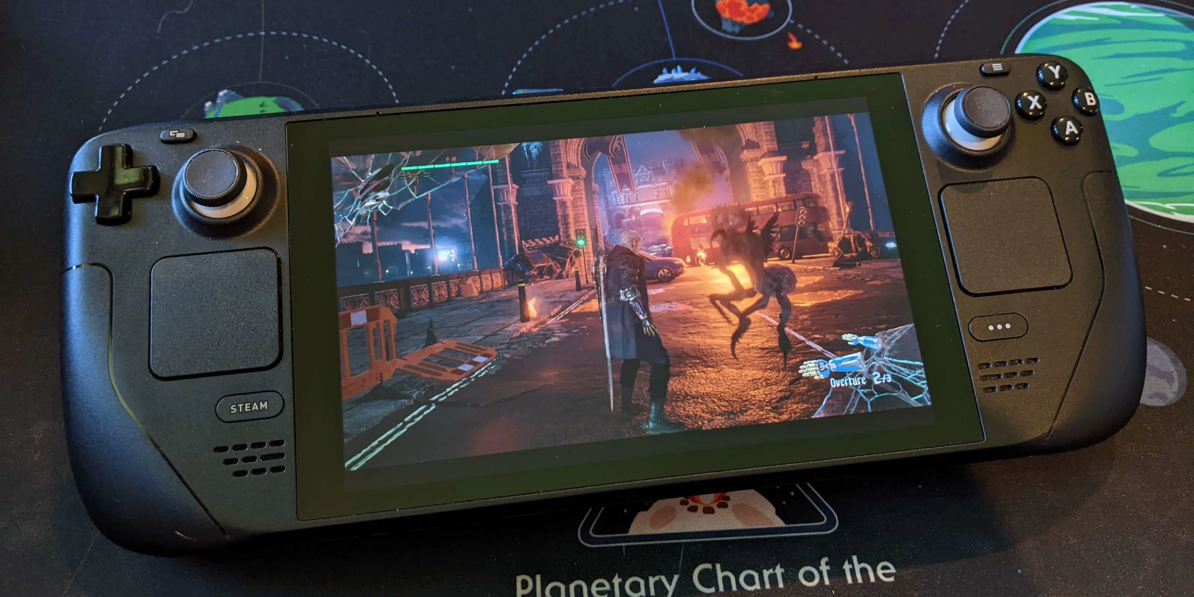Cảnh game Devil May Cry 5 đang chạy trên màn hình Steam Deck.