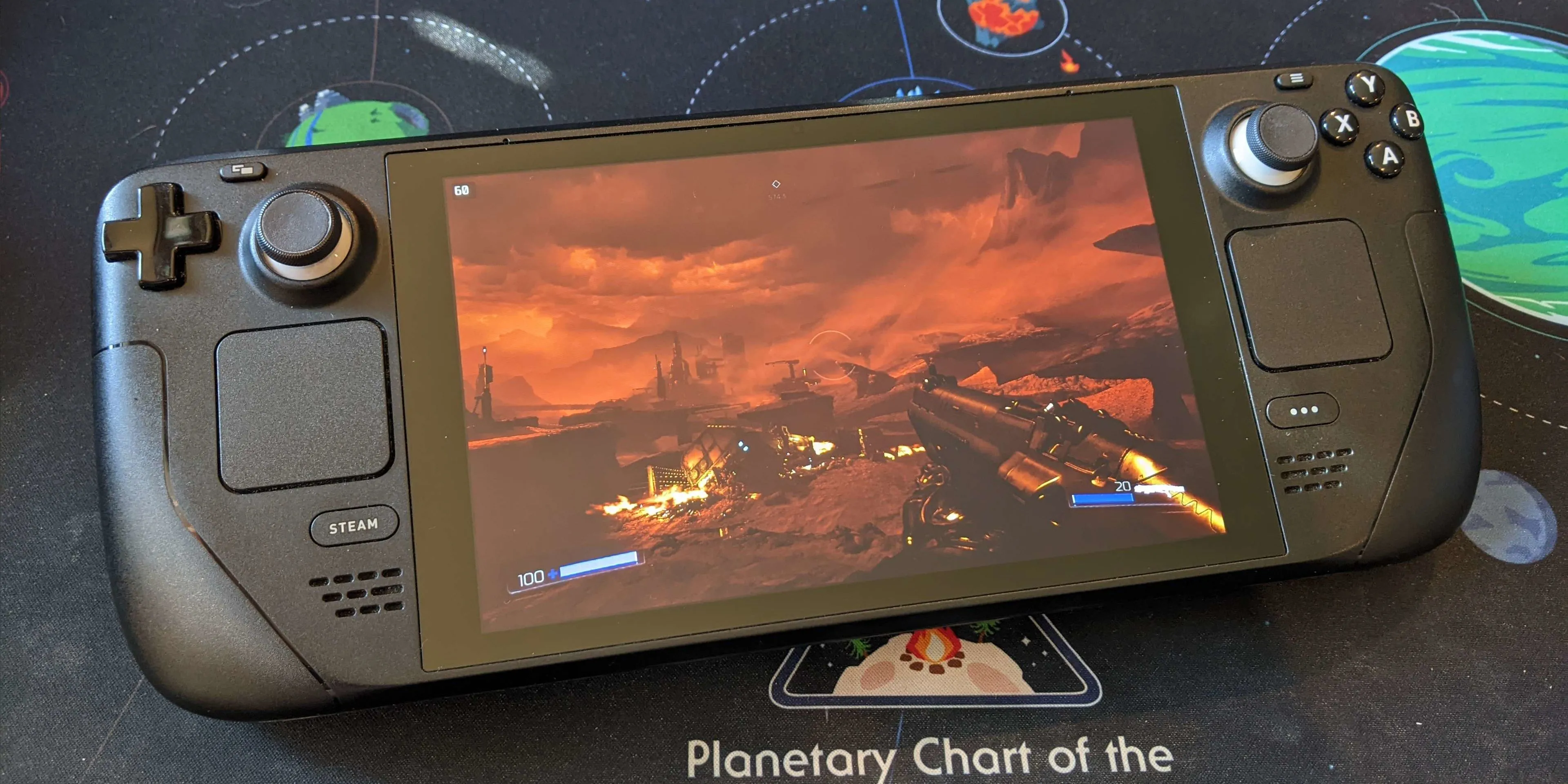 Cảnh game DOOM (2016) đang chạy trên màn hình Steam Deck, hiển thị góc nhìn thứ nhất trong môi trường địa ngục.