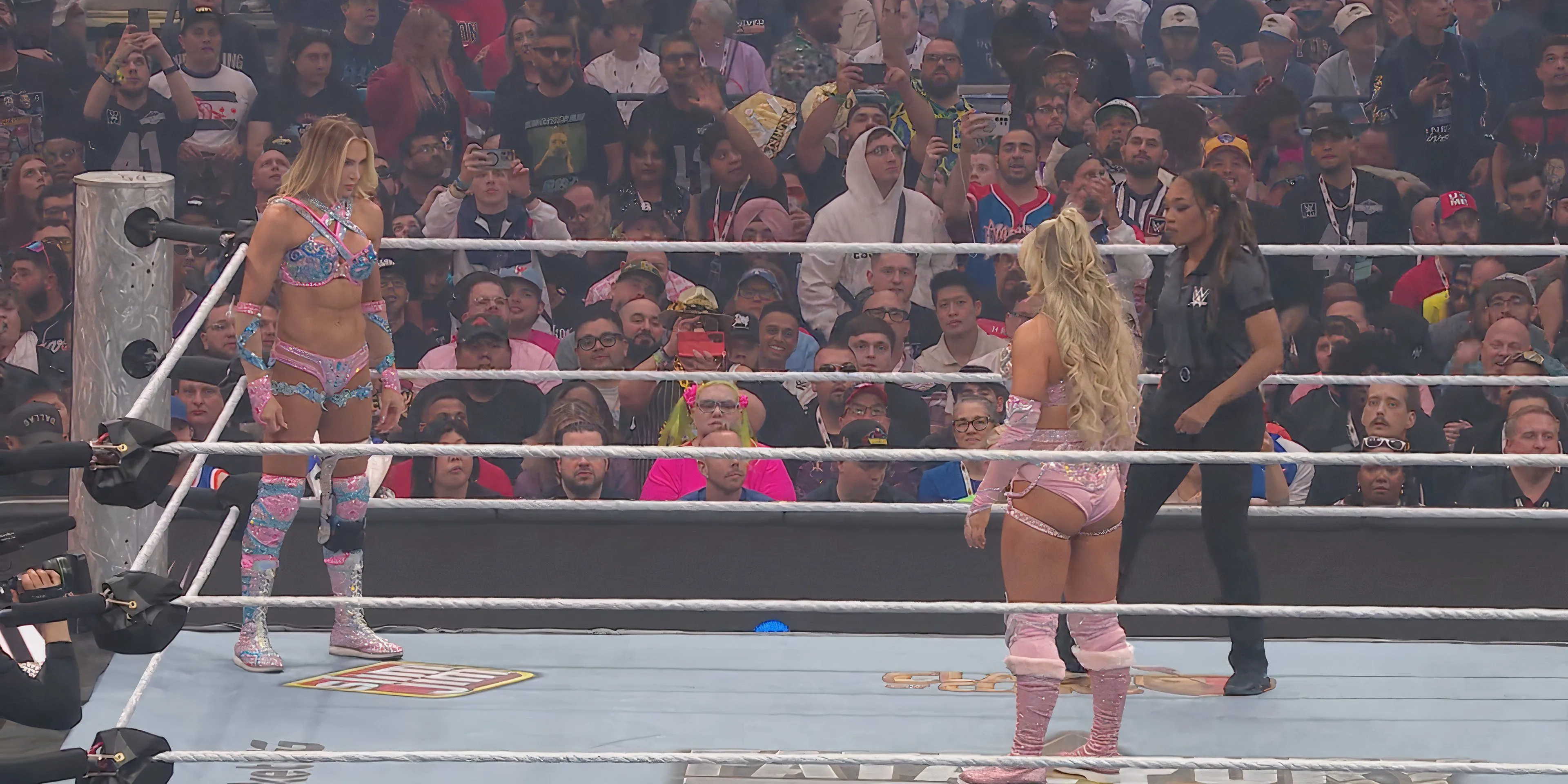 Charlotte Flair đối đầu Tiffany Stratton trong trận tranh đai Women's Championship tại WrestleMania 41