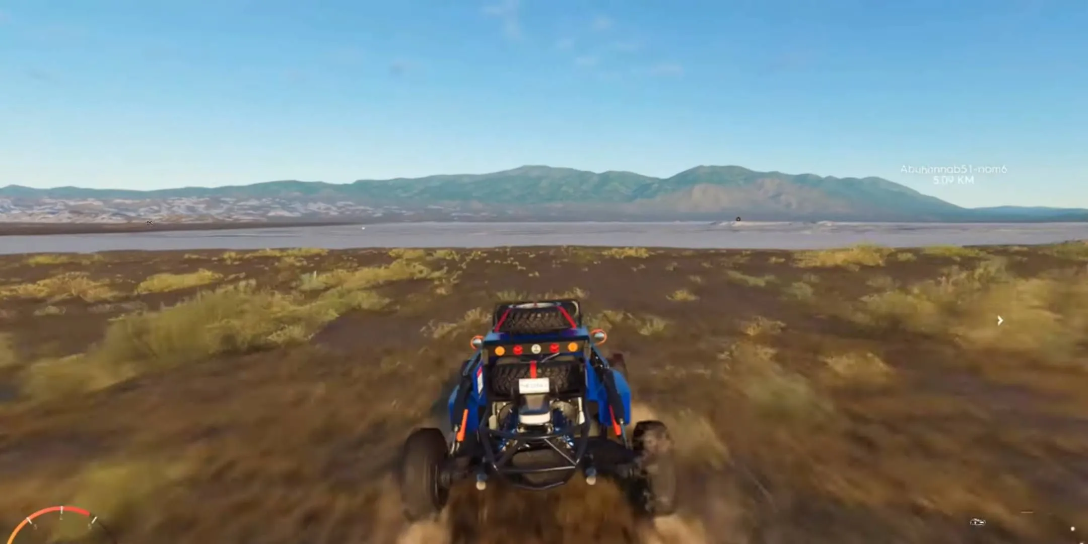 Chiếc xe địa hình đang vượt qua địa hình sa mạc trong The Crew 2