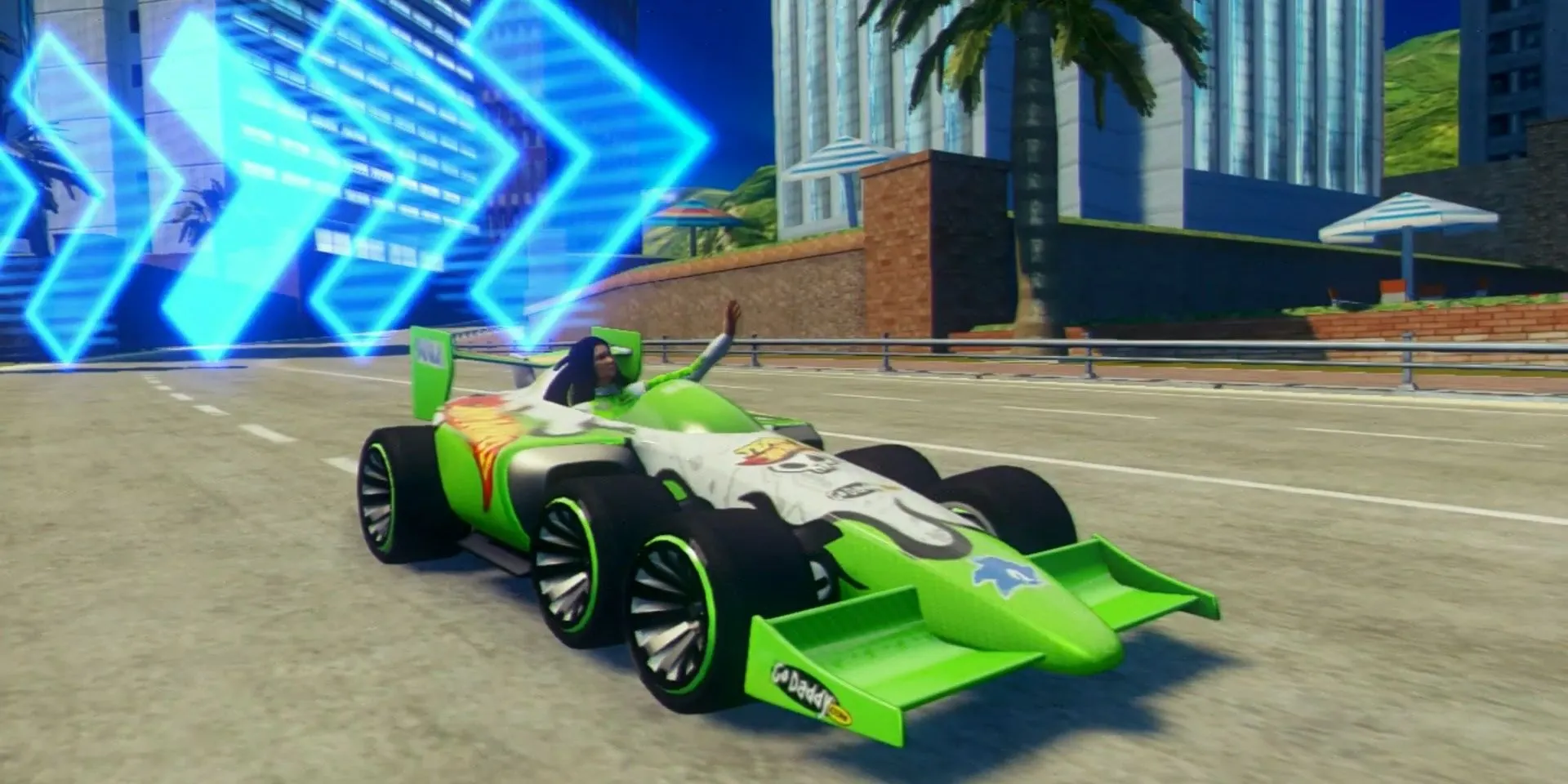 Danica Patrick lái chiếc Danicar trong Sonic and All-Stars Racing Transformed