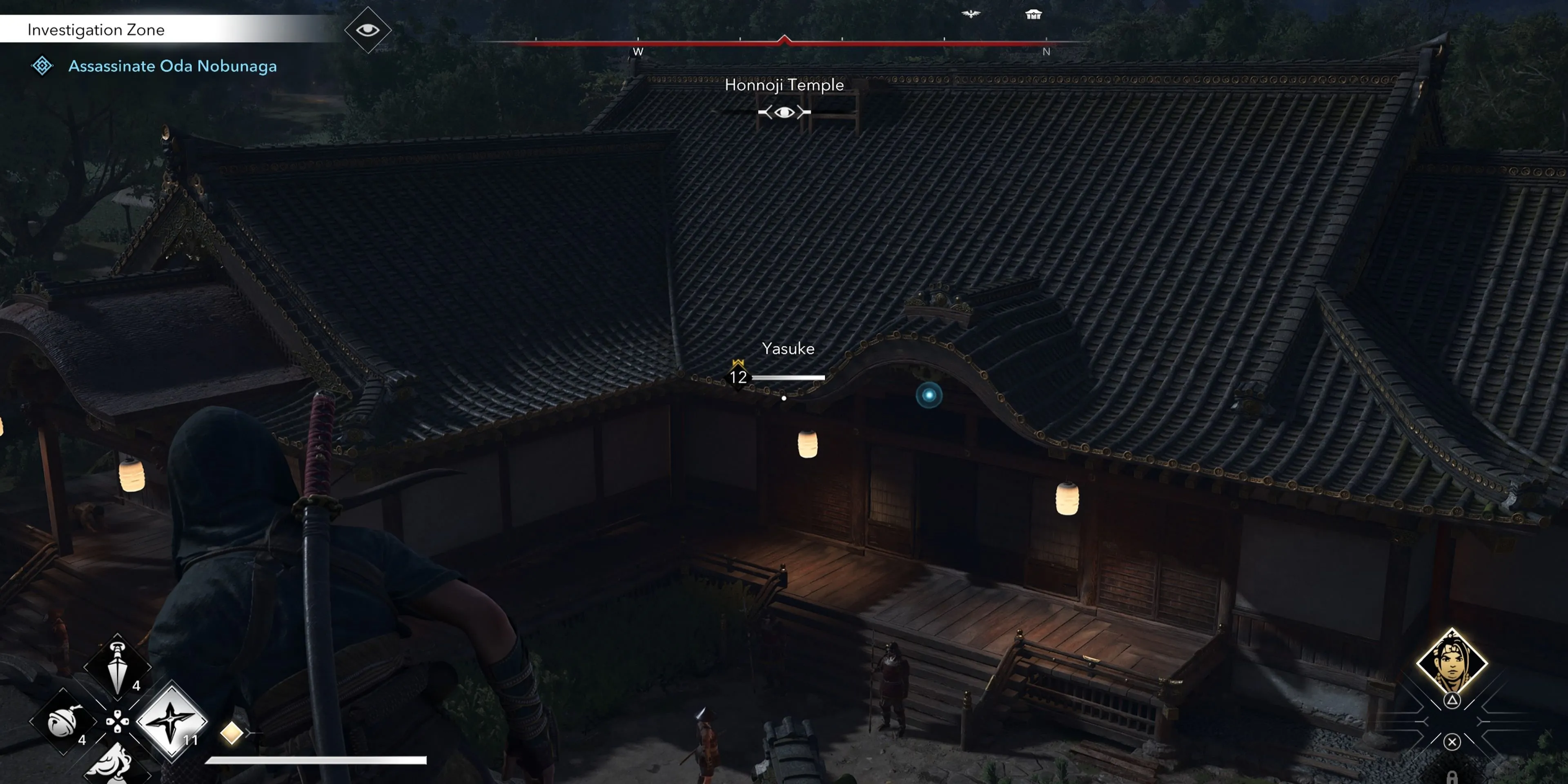 Dinh thự riêng của Oda Nobunaga trong Assassin's Creed Shadows, với Yasuke đứng cạnh ông chủ.