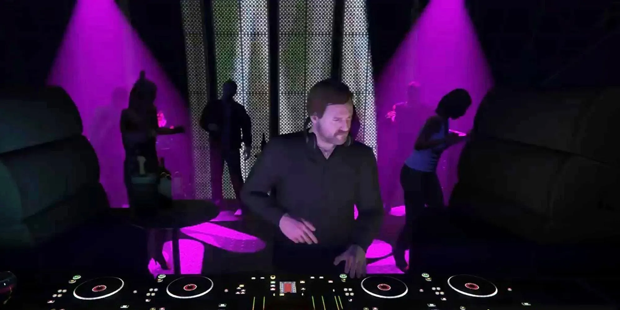 DJ Solomun biểu diễn trong câu lạc bộ đêm của GTA Online