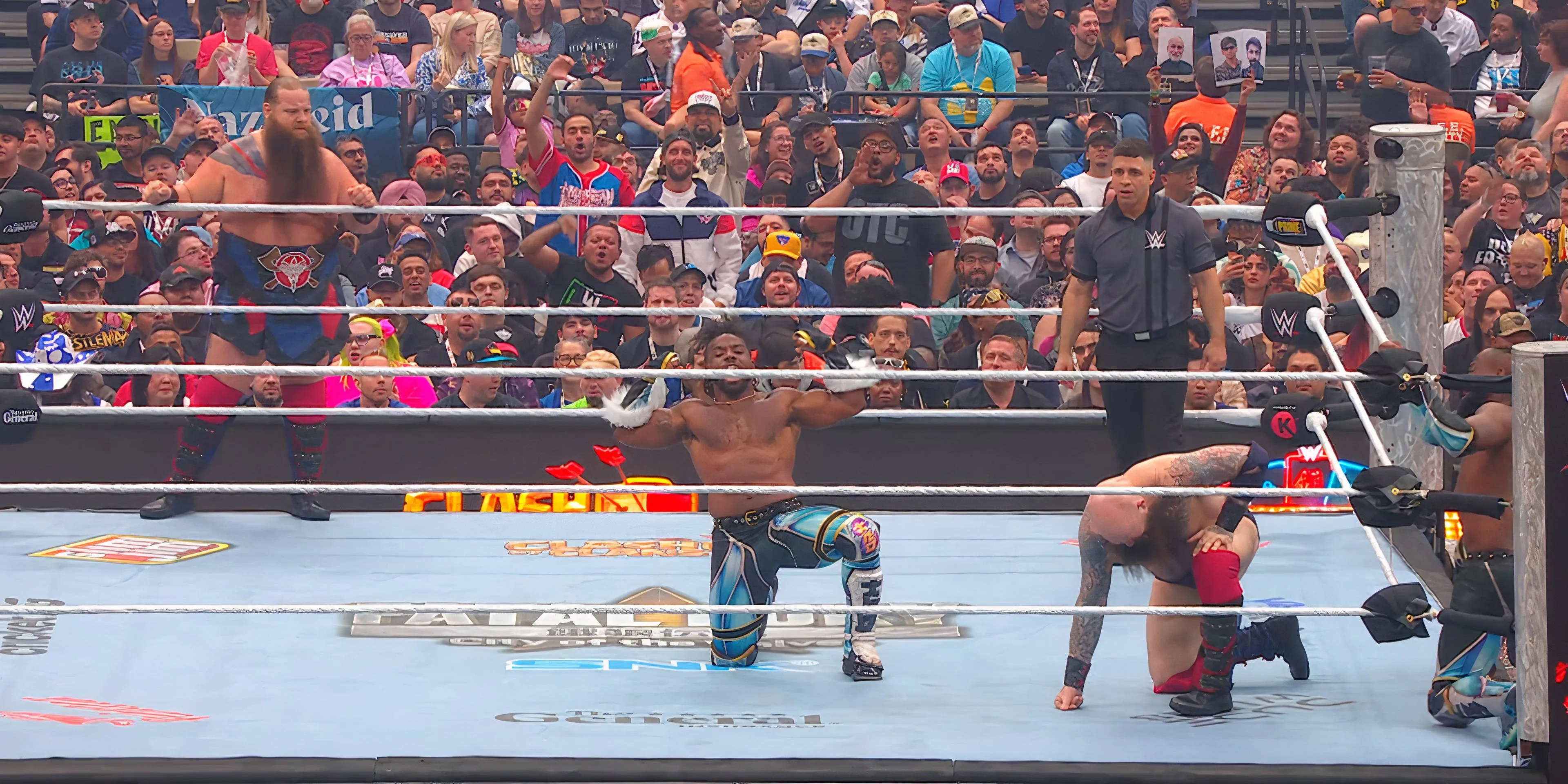 Kofi Kingston pin Erik giúp The New Day giành đai Raw Tag Team tại WrestleMania 41