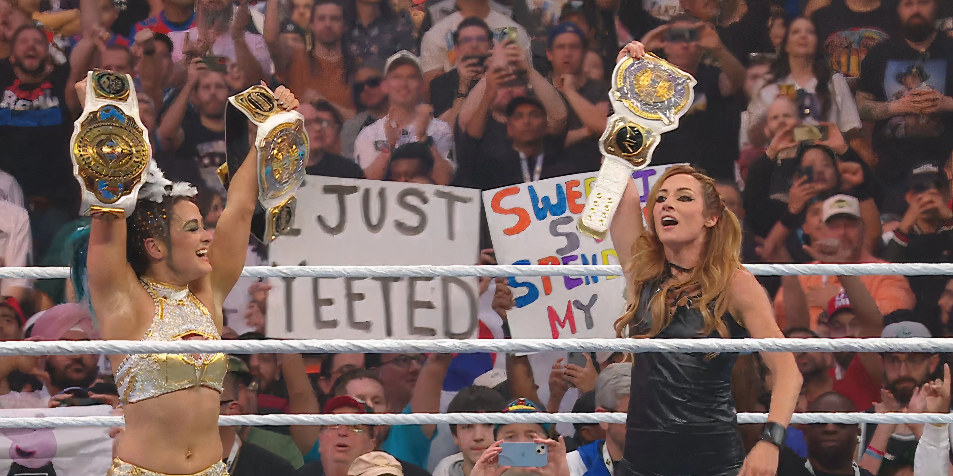 Lyra Valkyria và Becky Lynch ăn mừng giành đai Women's Tag Team tại WrestleMania 41
