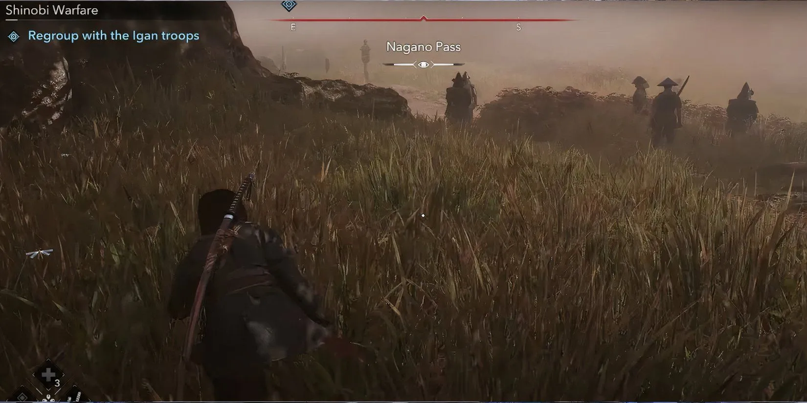 Naoe ẩn mình tránh lính của Nobunaga trong Assassins Creed Shadows