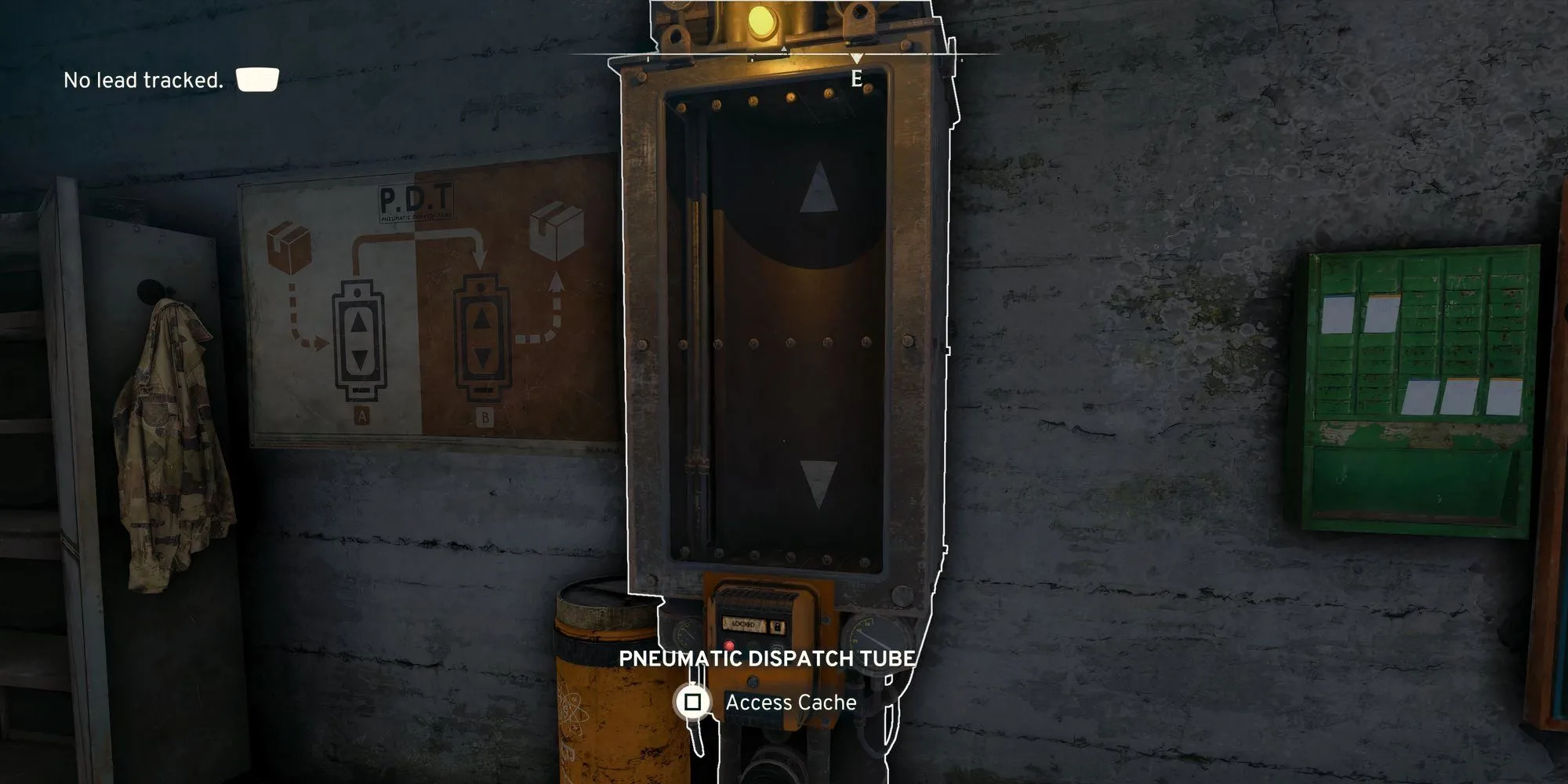 Người chơi Atomfall đang sử dụng ống Pneumatic Dispatch Tube để cất giữ vật phẩm