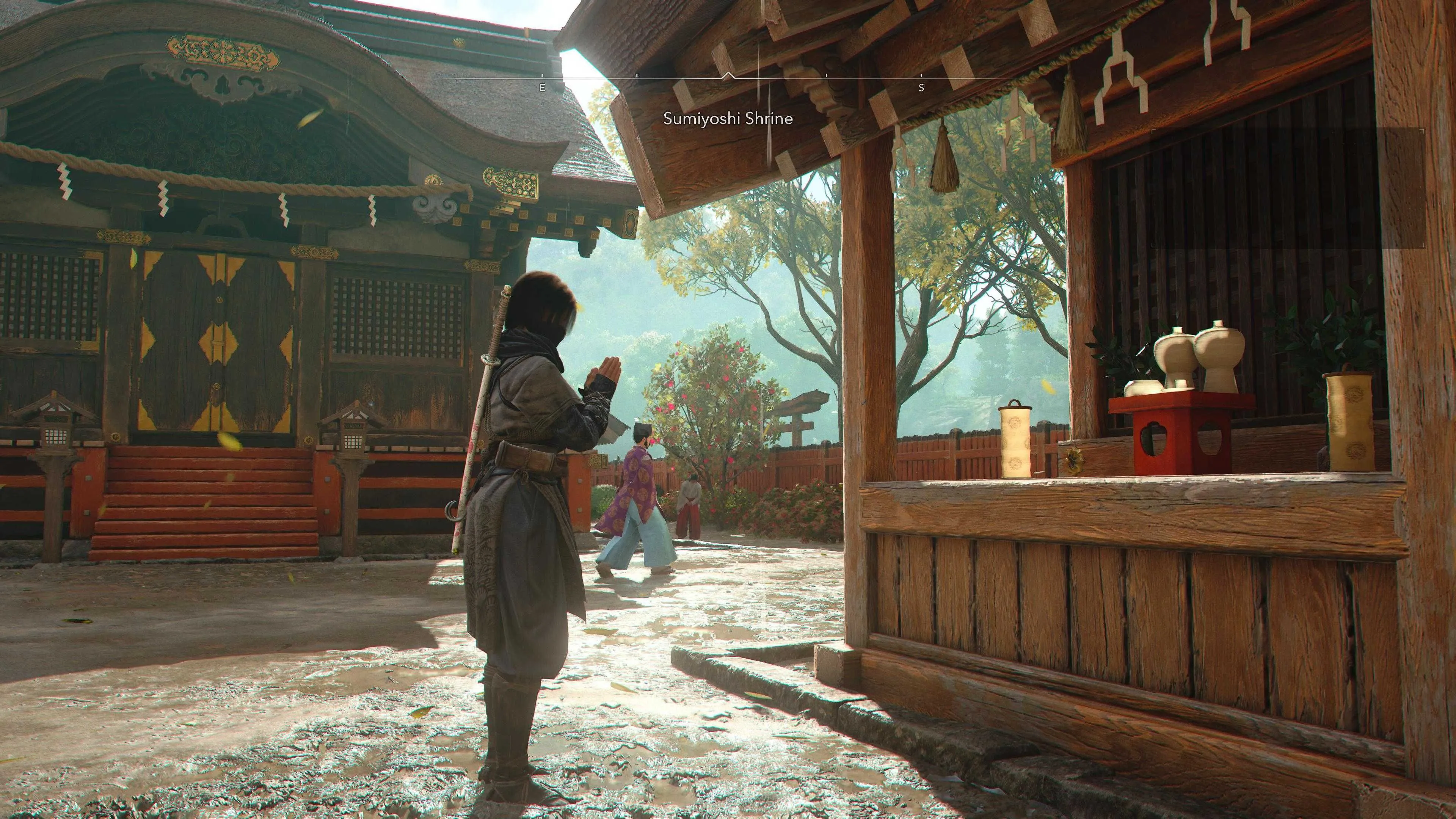 Nhân vật Yasuke trong Assassin's Creed Shadows đang cầu nguyện tại một miếu thờ để nhận buff Adrenaline