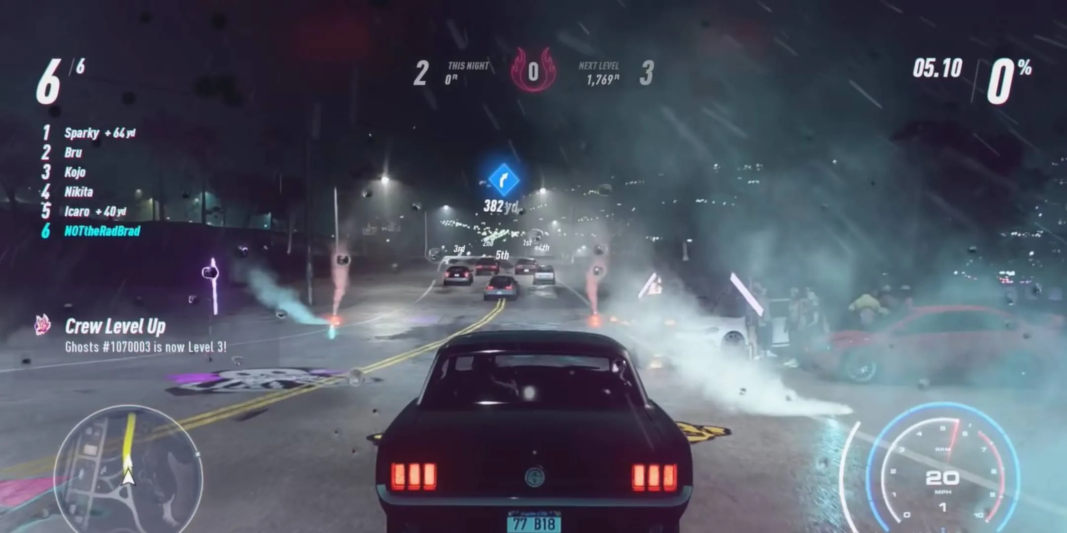Những chiếc xe đua tốc độ cao rượt đuổi nhau vào ban đêm trong Need For Speed Heat