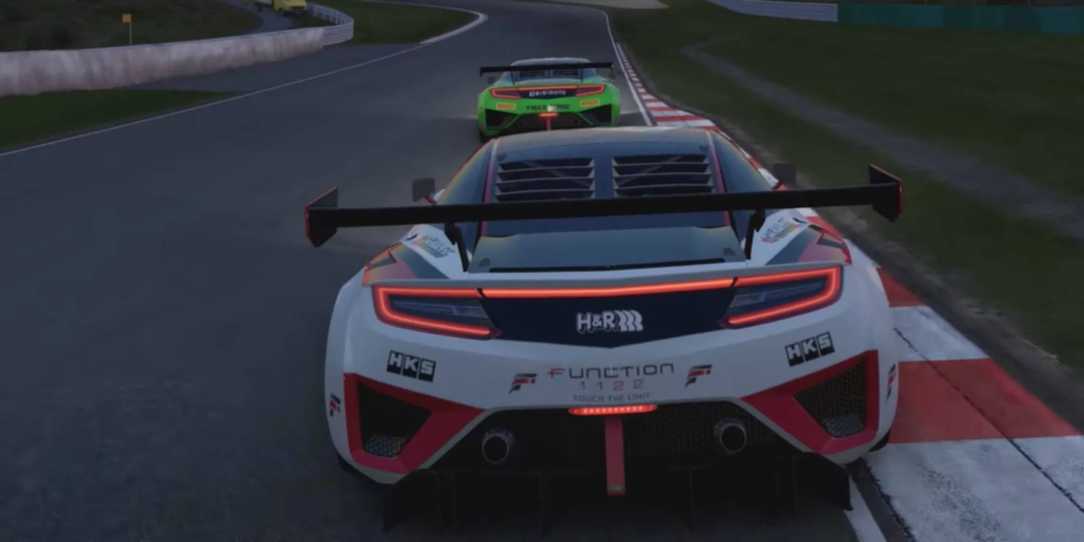 Những chiếc xe đua trên đường đua trong game Project Cars 2