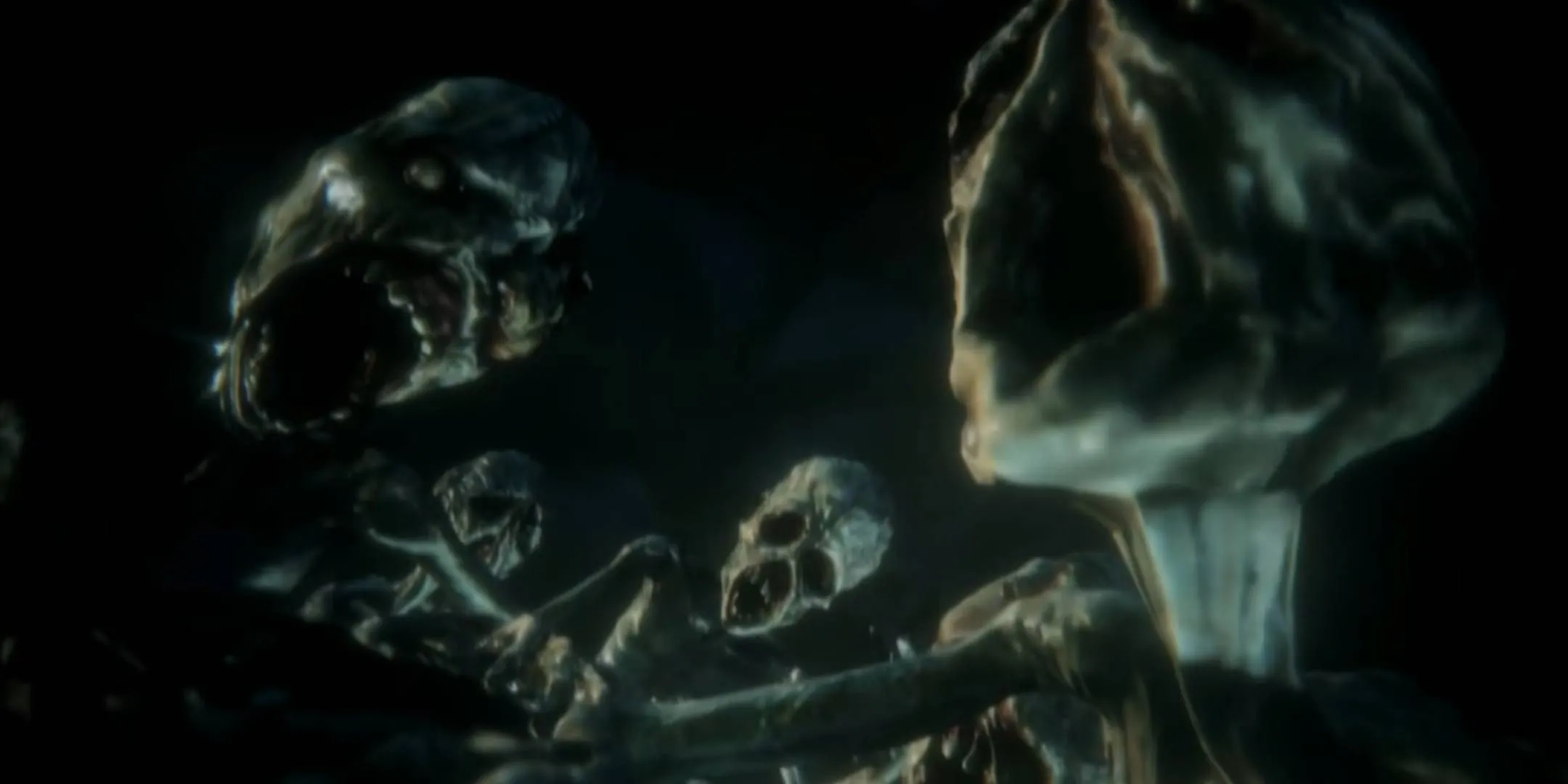 Những nhân vật ma quái trèo lên người chơi trong Bloodborne