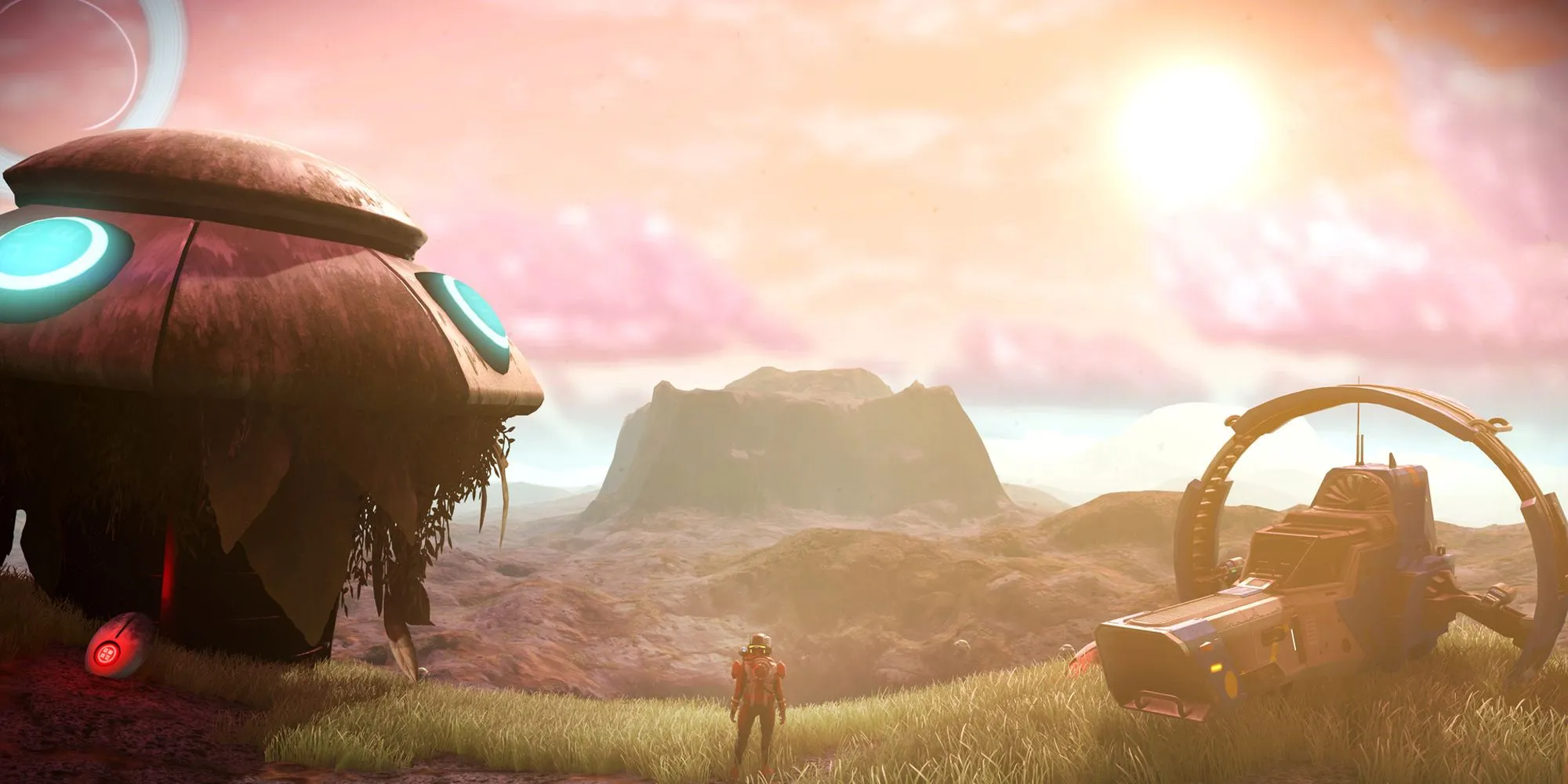 Phi hành gia đứng trên một hành tinh đầy màu sắc kỳ lạ trong No Man's Sky, nhìn về phía phi thuyền và các cấu trúc ngoài hành tinh.
