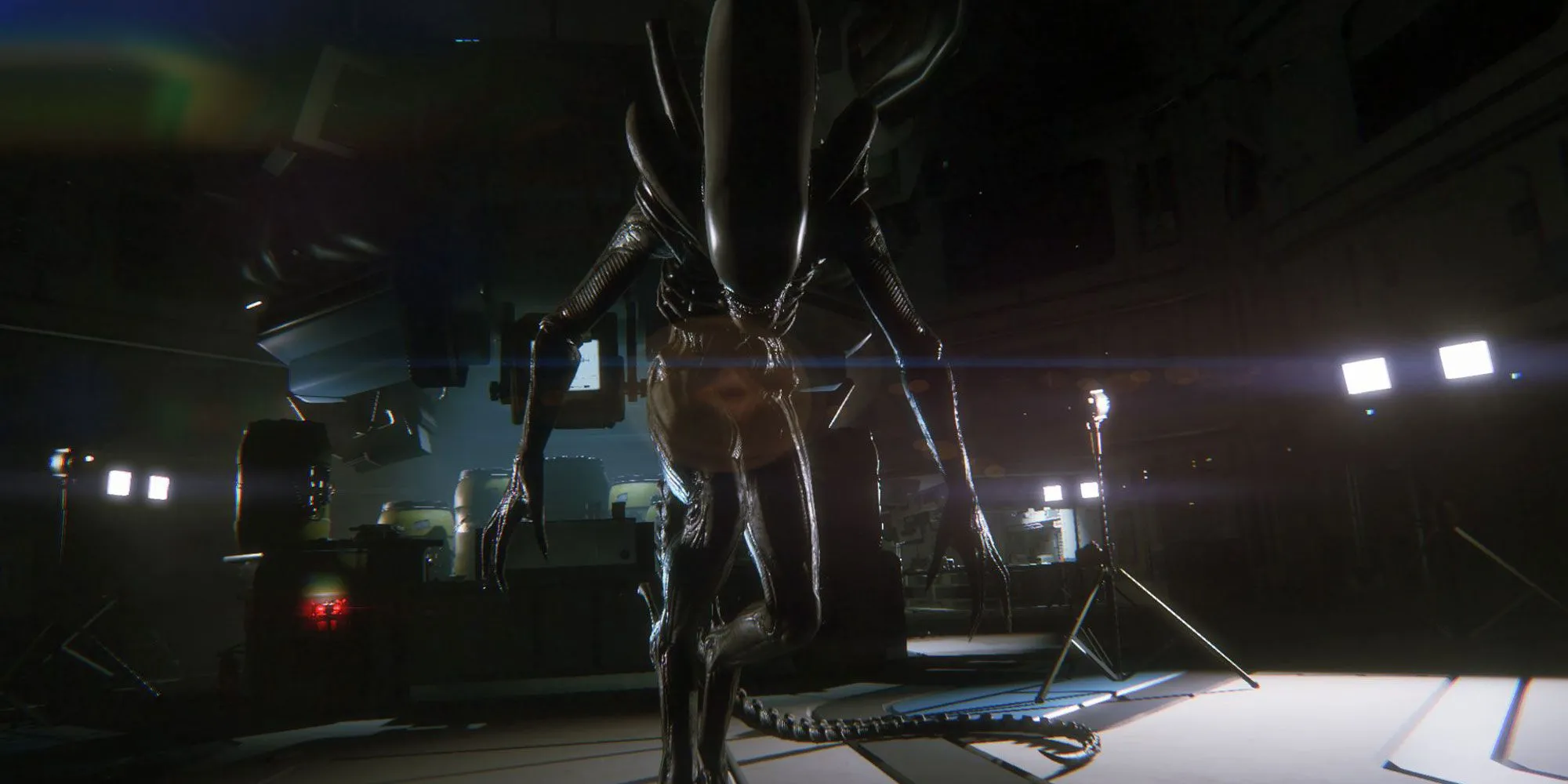 Quái vật Xenomorph rình rập người chơi từ lỗ thông hơi trong Alien: Isolation