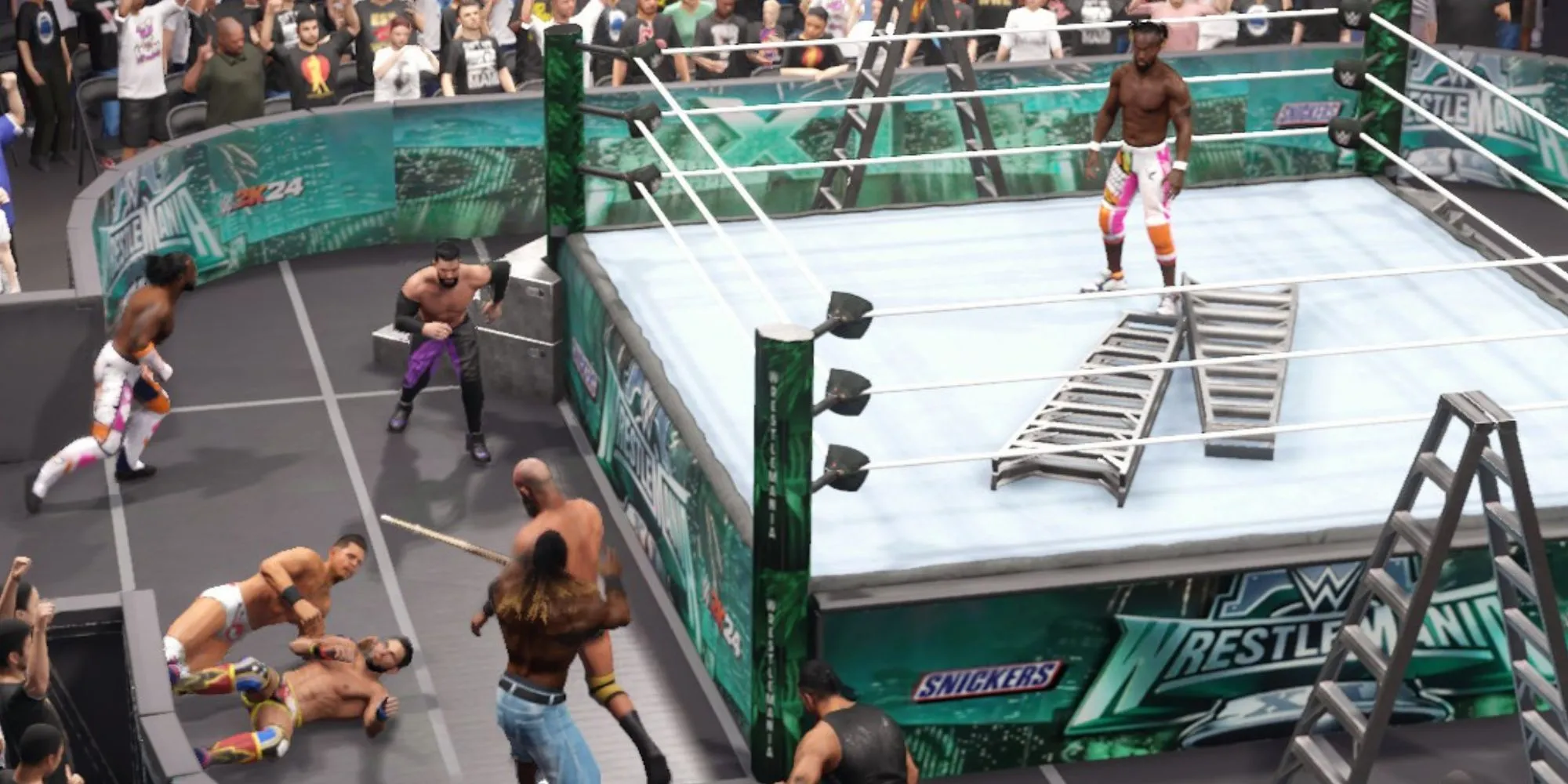 Trận đấu thang hỗn loạn trong WWE 2K24 với nhiều đô vật trên võ đài