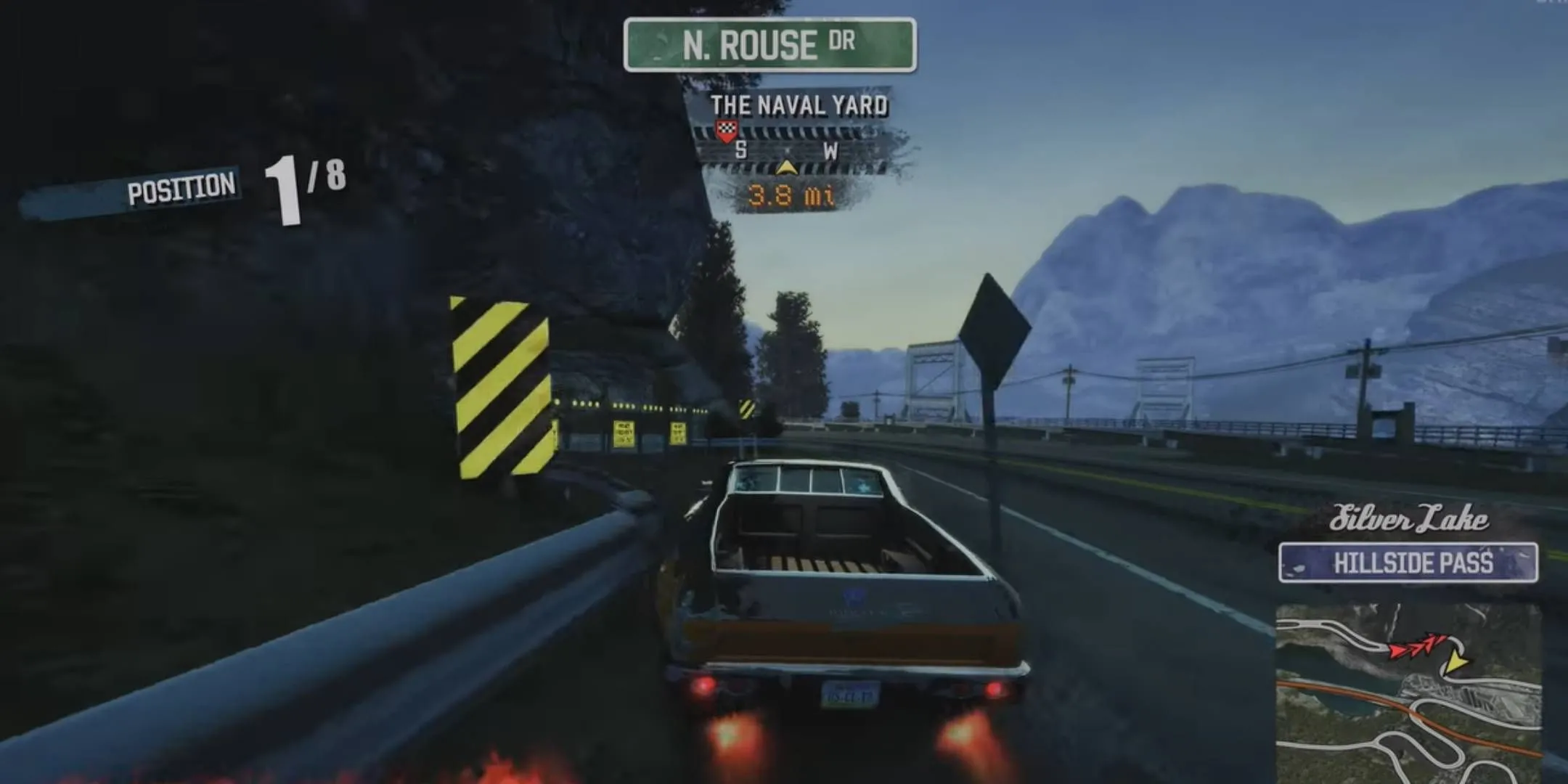 Xe bán tải đang đua tốc độ cao trong Burnout Paradise Remastered