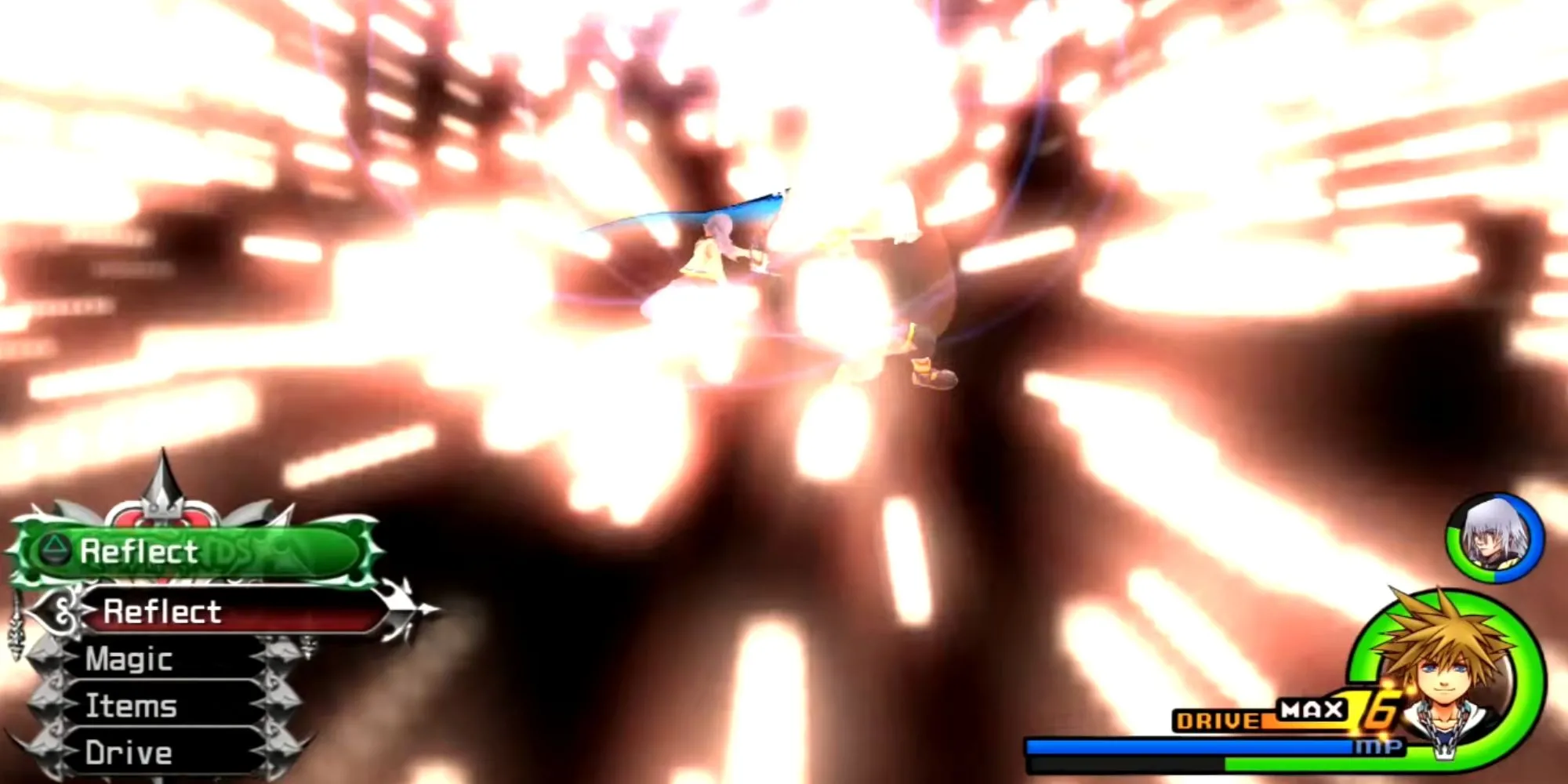 Xemnas trong Kingdom Hearts 2 với nhiều dạng biến hình và thanh kiếm ánh sáng