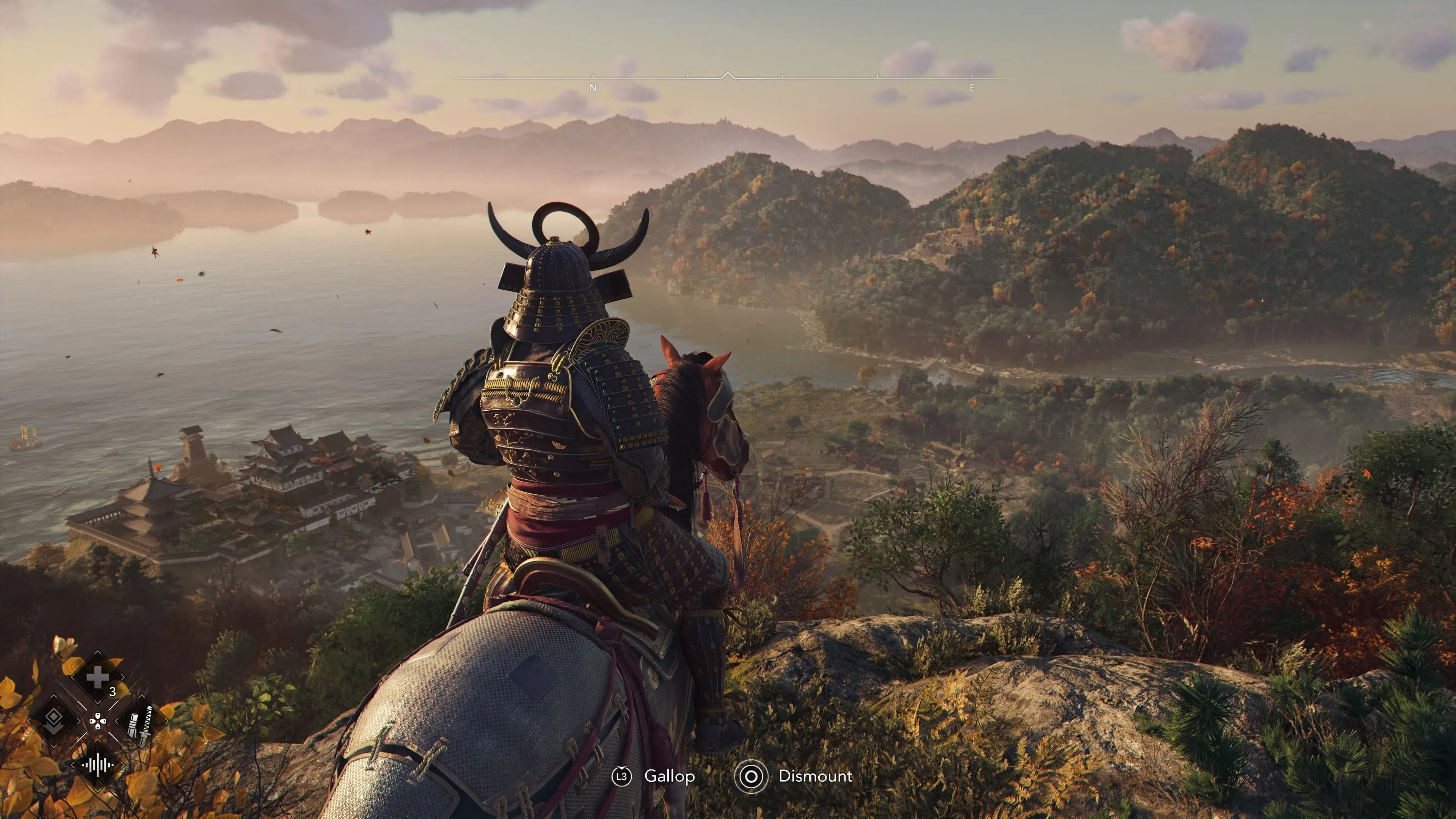 Yasuke đang xem bản đồ thế giới rộng lớn của Assassin's Creed Shadows