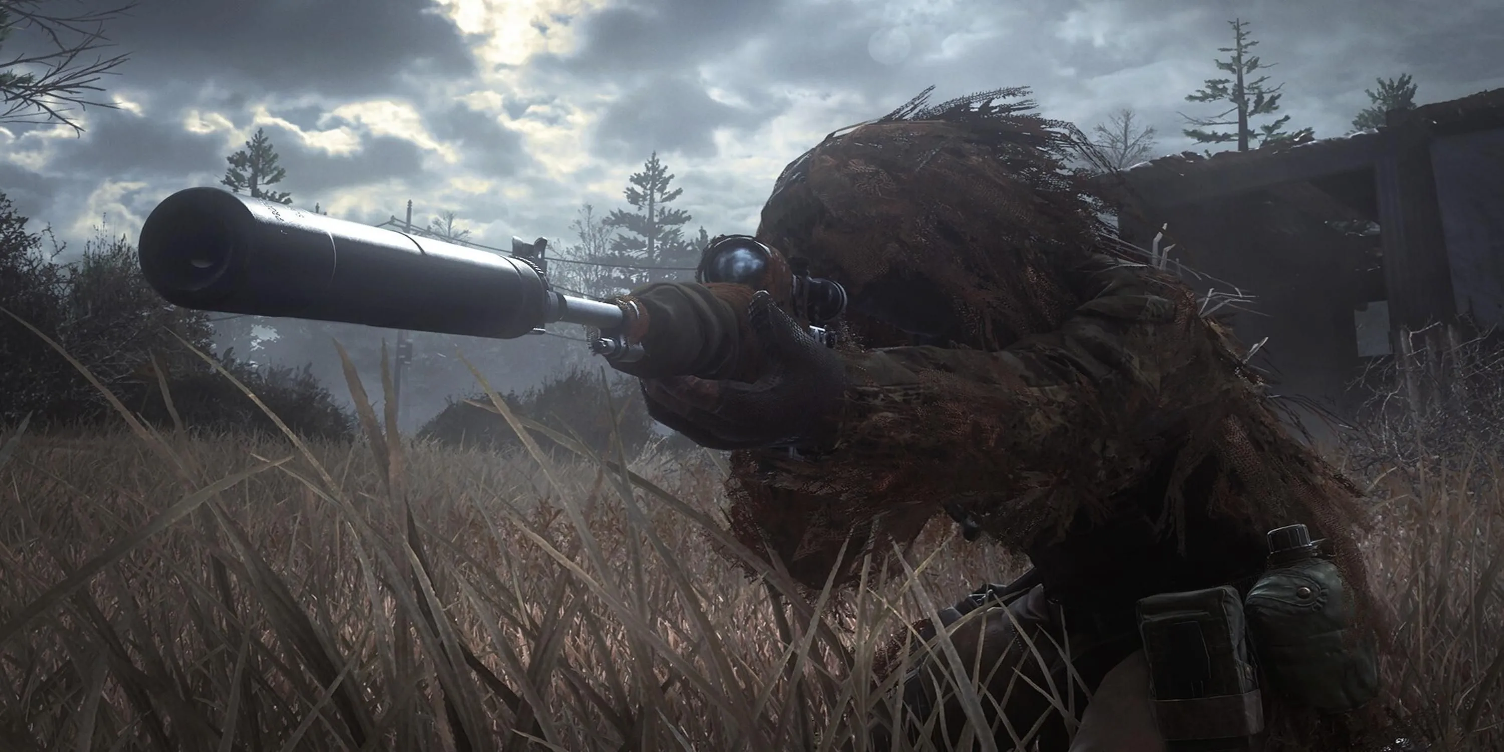 Binh sĩ thiện xạ trong trang phục ngụy trang lá cây sử dụng súng bắn tỉa trong Call of Duty 4 Modern Warfare, biểu tượng cho chiến tranh hiện đại