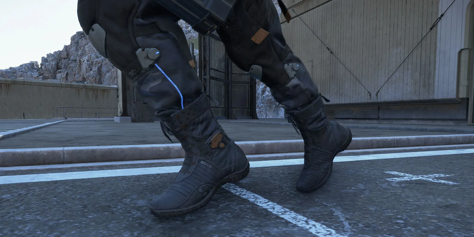 Minh họa cách sửa chữa giày vận chuyển (Transporter Boots) trong Death Stranding 2, một kỹ năng quan trọng để duy trì hiệu quả di chuyển.