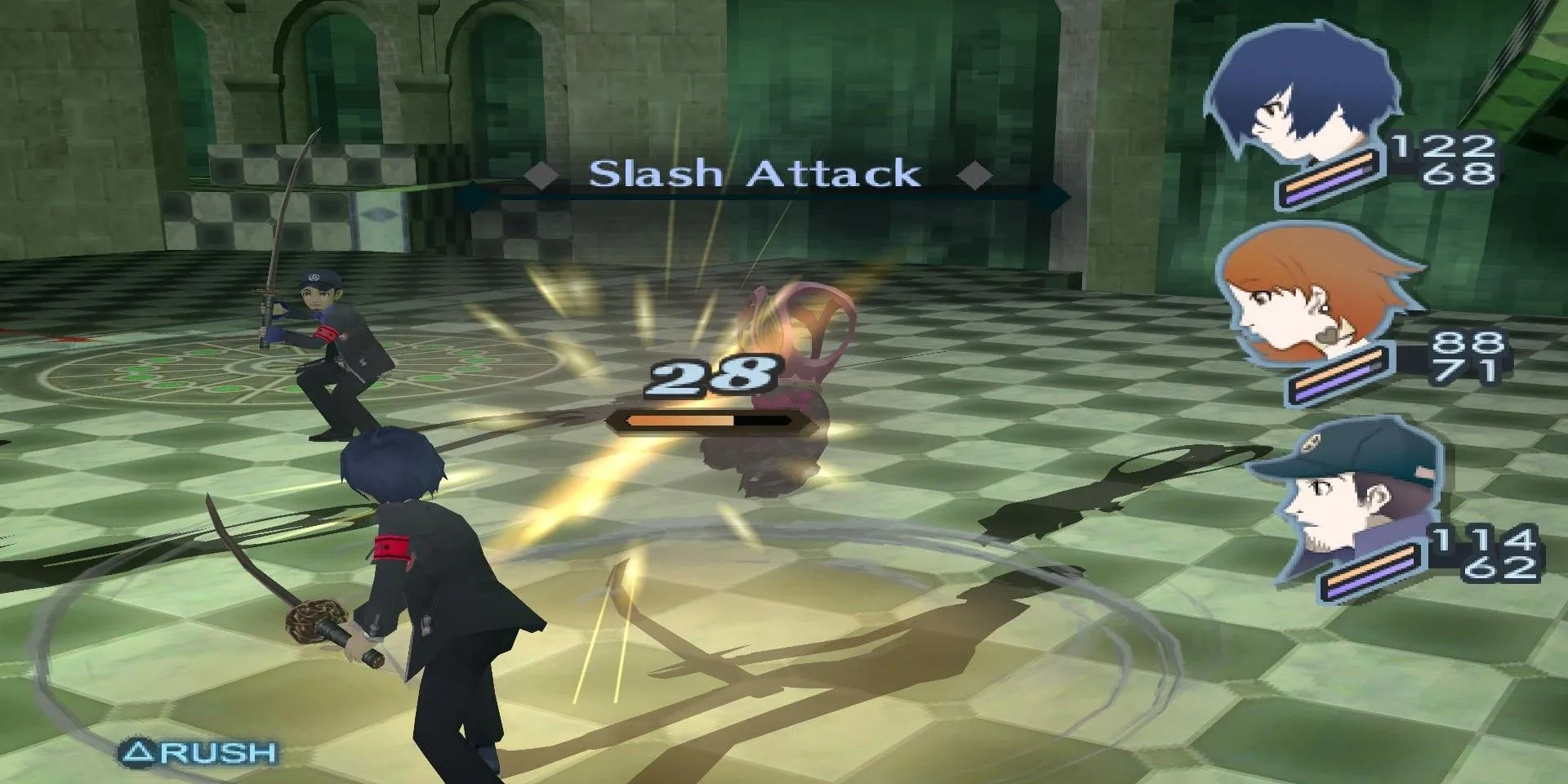 Nhân vật chính của Persona 3 FES đang vung kiếm tấn công kẻ thù trong trận chiến