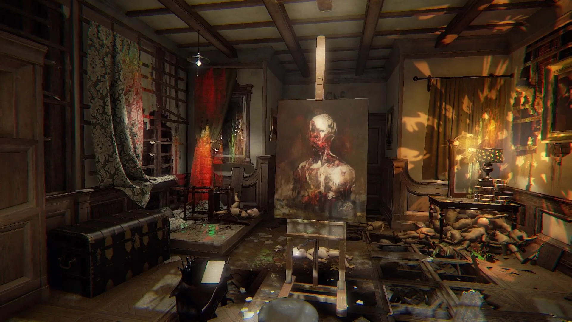 Góc nhìn thứ nhất trong Layers of Fear, một hành lang tối tăm và bí ẩn trong dinh thự của họa sĩ, tạo nên không khí kinh dị tâm lý.