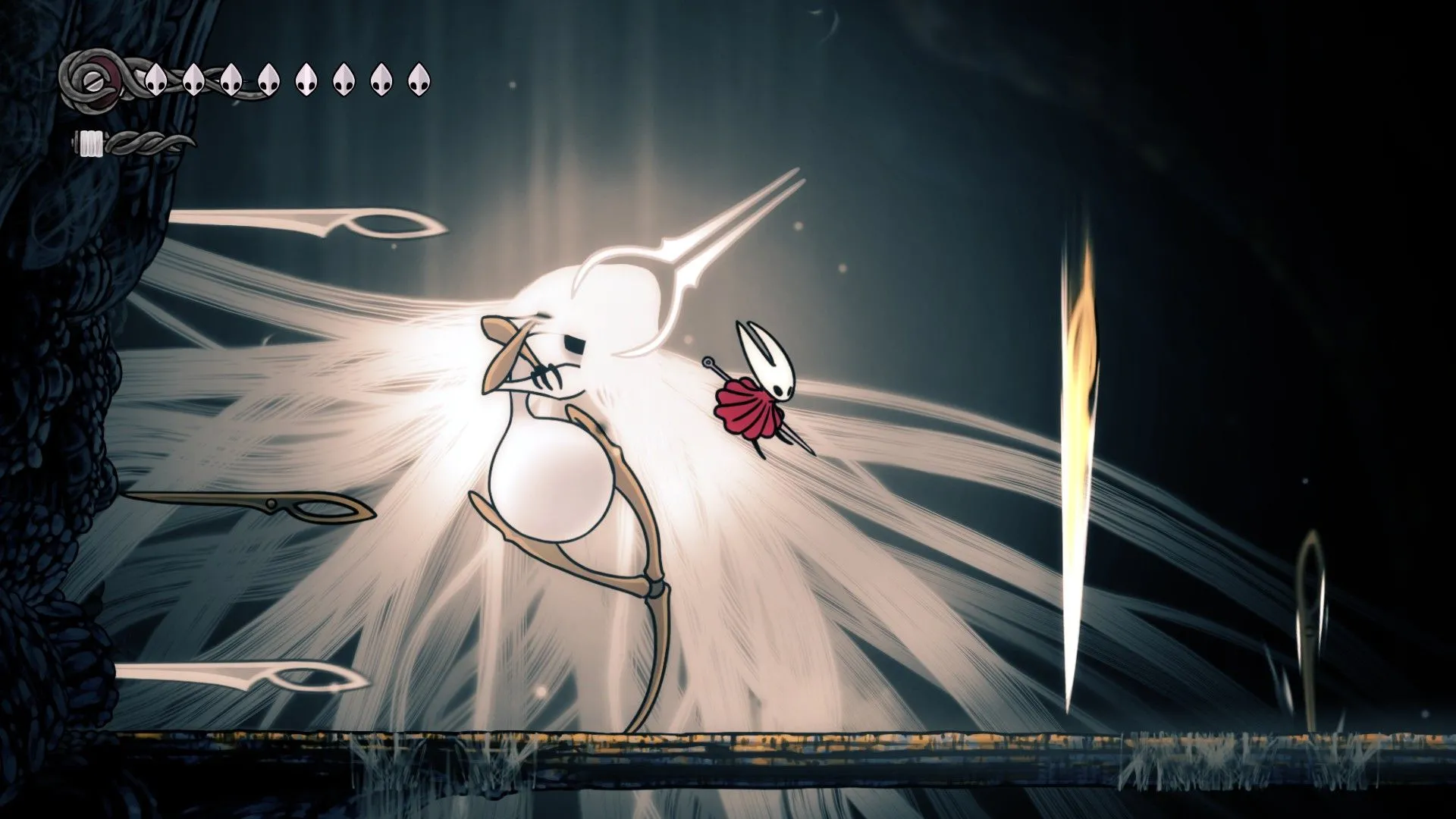 Hornet né tránh những mũi kim tơ lụa từ Grand Mother Silk trong trận chiến Cursed Ending