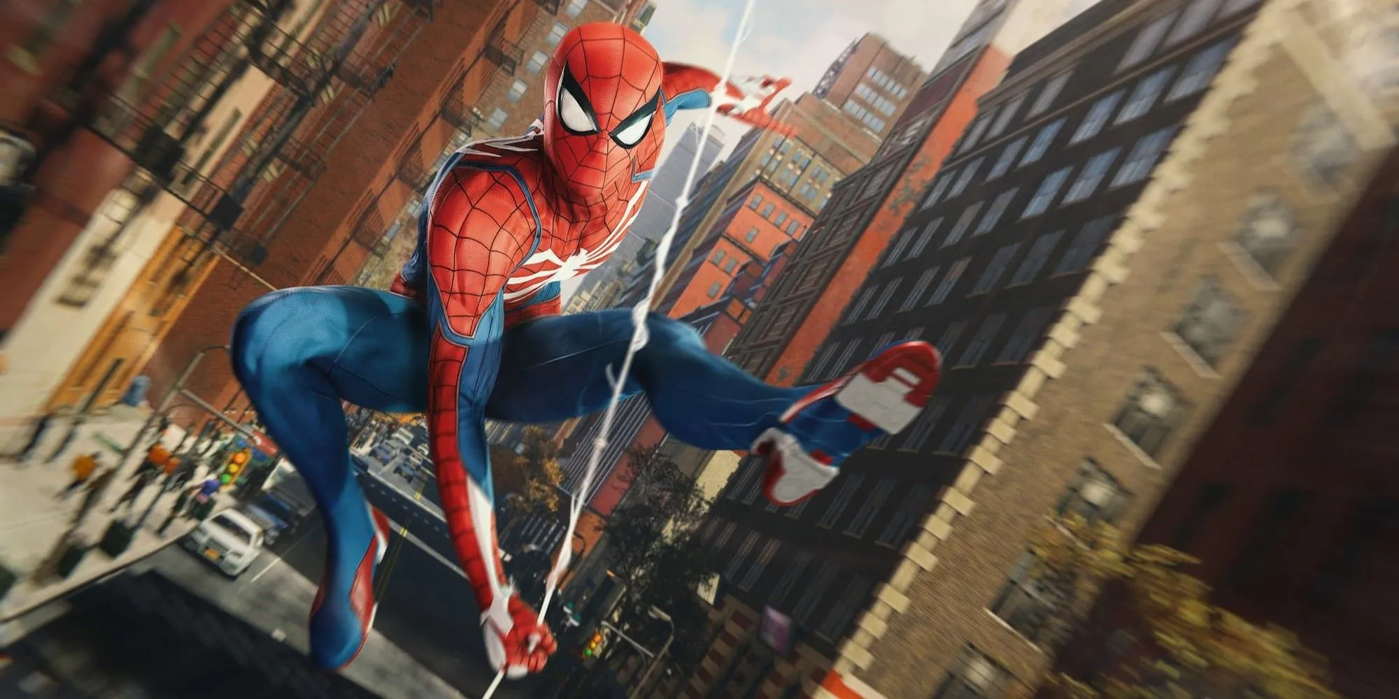 Spider-Man đu dây qua Thành phố New York trong Marvel's Spider-Man Remastered, được người dân tán dương.